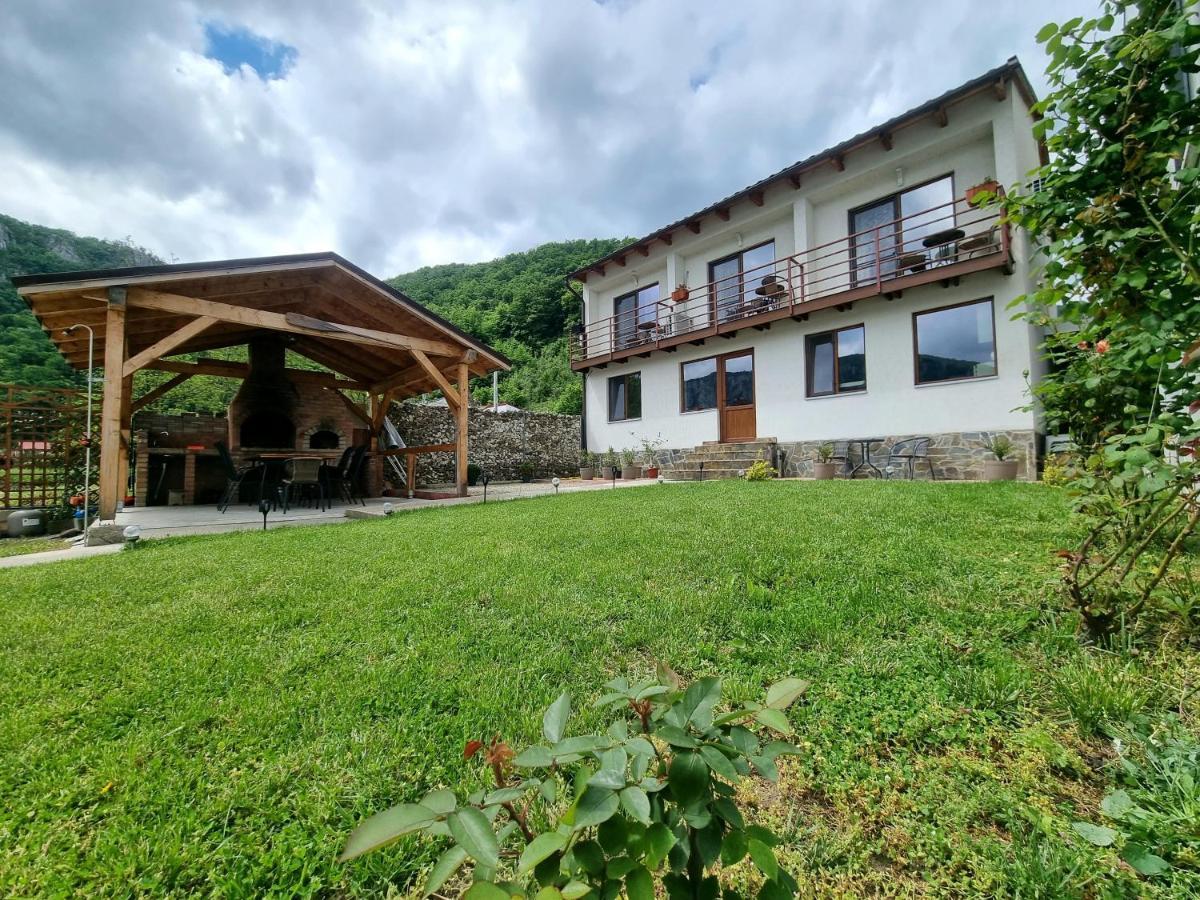 Escape Dubova Exterior foto